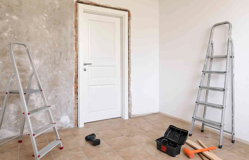 Когда устанавливать межкомнатные двери при ремонте